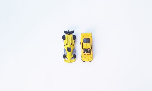 voiture jaune